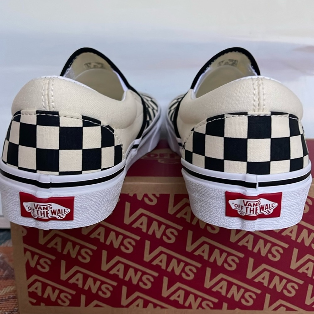 Vans Men’s Classic Slip-On
BIk&Whtchckerboard/Wht
VN000EYEBWW
Sneakers - Picture 13 of 16